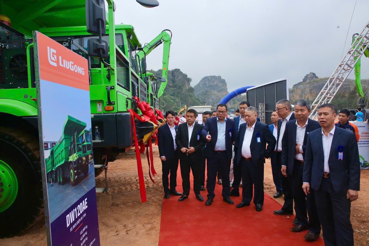 Tập đoàn Xuân Thiện triển khai đội xe máy công trình thuần điện đầu tiên tại Việt Nam - ảnh 1