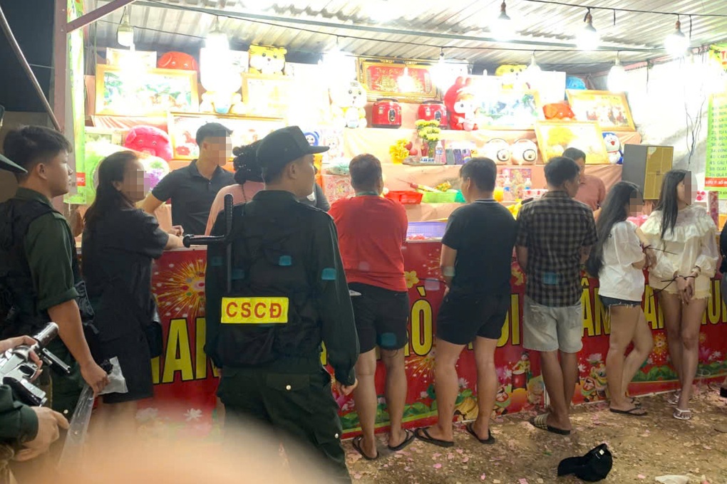 Tây Ninh tìm bị hại trong vụ lừa đảo tại hội chợ Hương Trầm - 1 Tây Ninh tìm bị hại trong vụ lừa đảo tại hội chợ Hương Trầm - 1