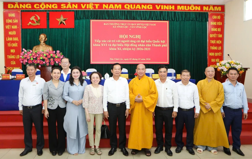 Cử tri xã Tân Vĩnh Lộc gửi gắm vấn đề giá thuốc, dự án treo đến ứng cử viên ĐBQH