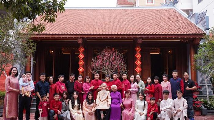 4 anh em trai ở Hưng Yên xây nhà chung khuôn viên, quây quần bên bố mẹ già