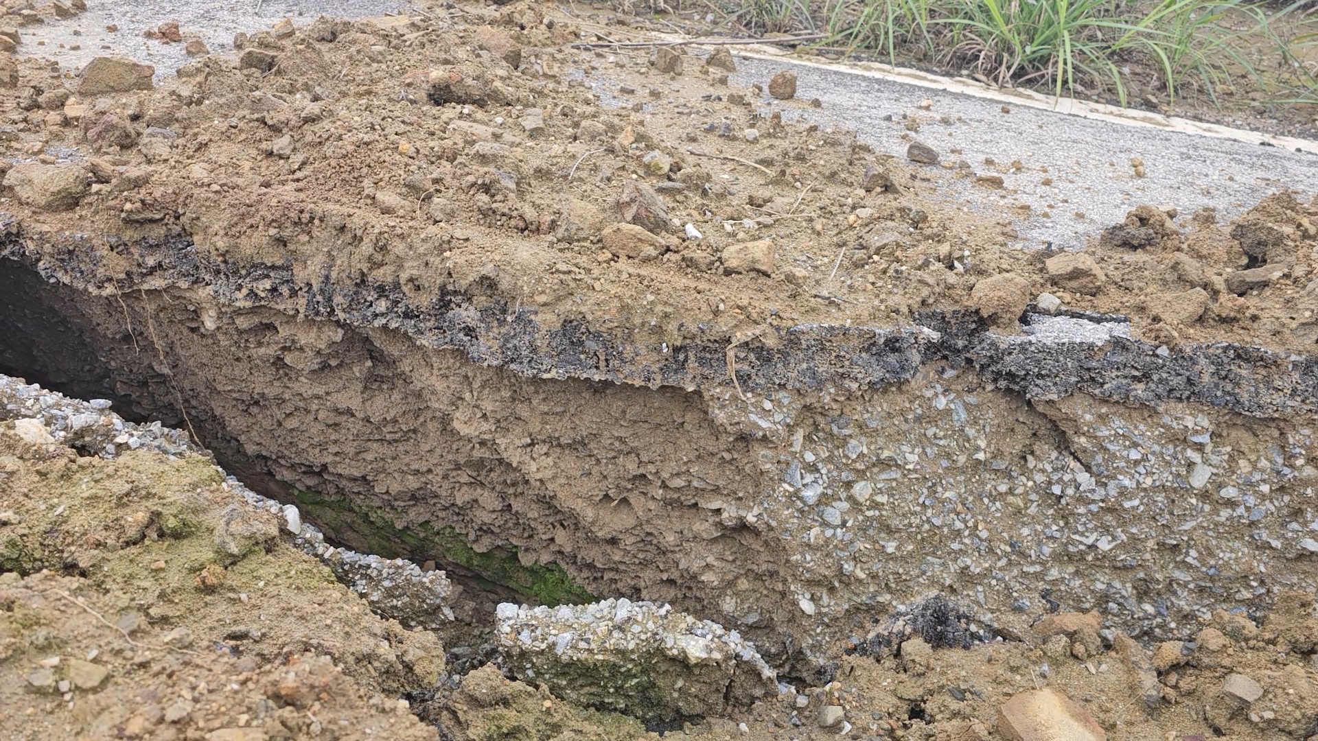 Thái Nguyên: Tình trạng xuống cấp đường kết nối Ba Bể – đồng Phúc 2026 - Ảnh 4. Thái Nguyên: Tình trạng xuống cấp đường kết nối Ba Bể – đồng Phúc 2026 - Ảnh 4.