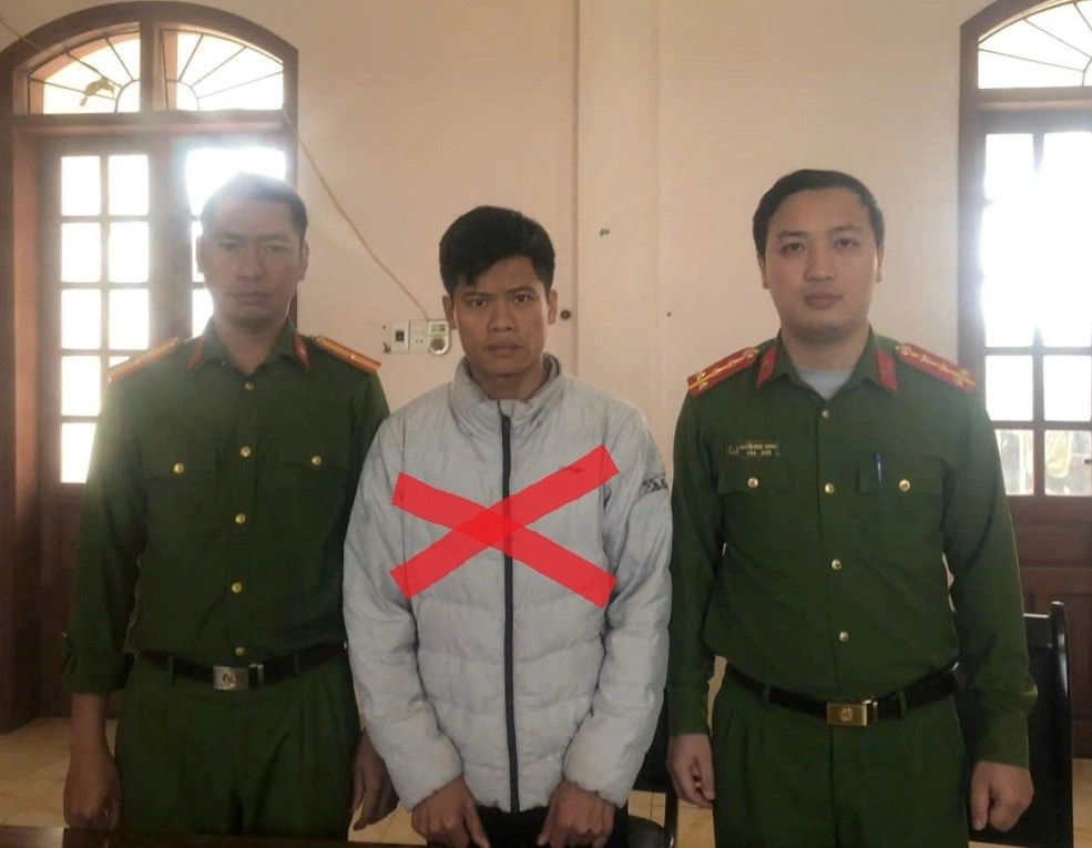 Người kéo lê bạn gái trên đường trong ngày 8/3 bị khởi tố