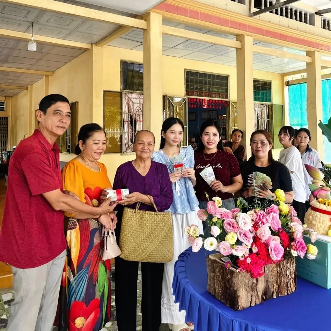 Bà nội miền Tây chia 1,2 tỷ, 8 cây vàng và đất cho con cháu