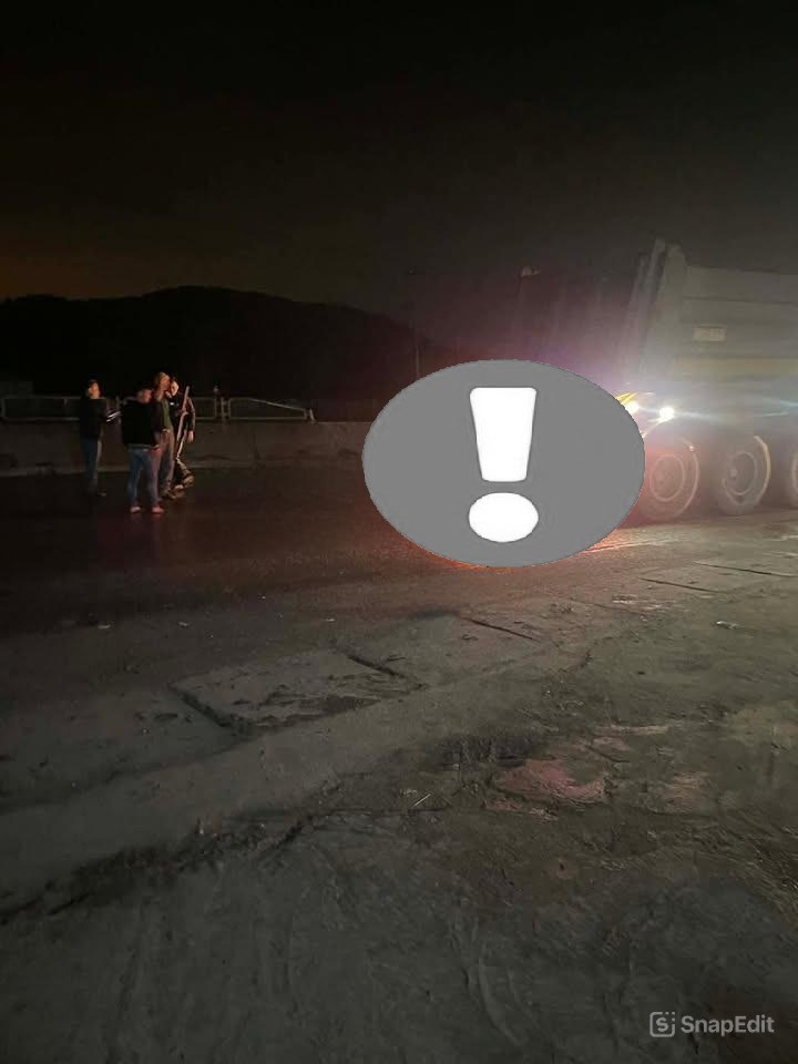 Quốc lộ 1A Nghi Sơn, Thanh Hoá : 3 người xe máy varcham với xe tải