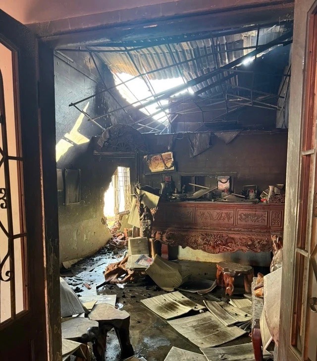 Hiện trường vụ cháy khiến chị em ruột 5 tuổi và 7 tuổi tử vong, bố mẹ đi làm xa, ở cùng bà nội - Ảnh 3.