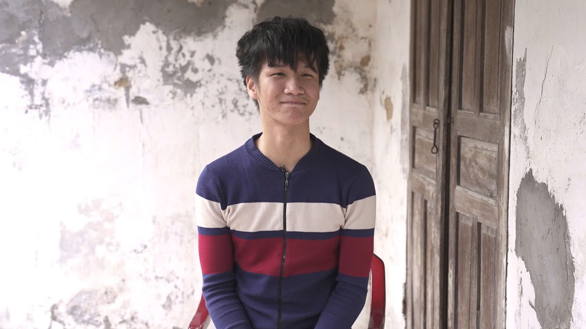 Tài sản đáng giá nhất là bàn thờ ông ngoại – mua từ tiền phúng điếu sau khi ông mất