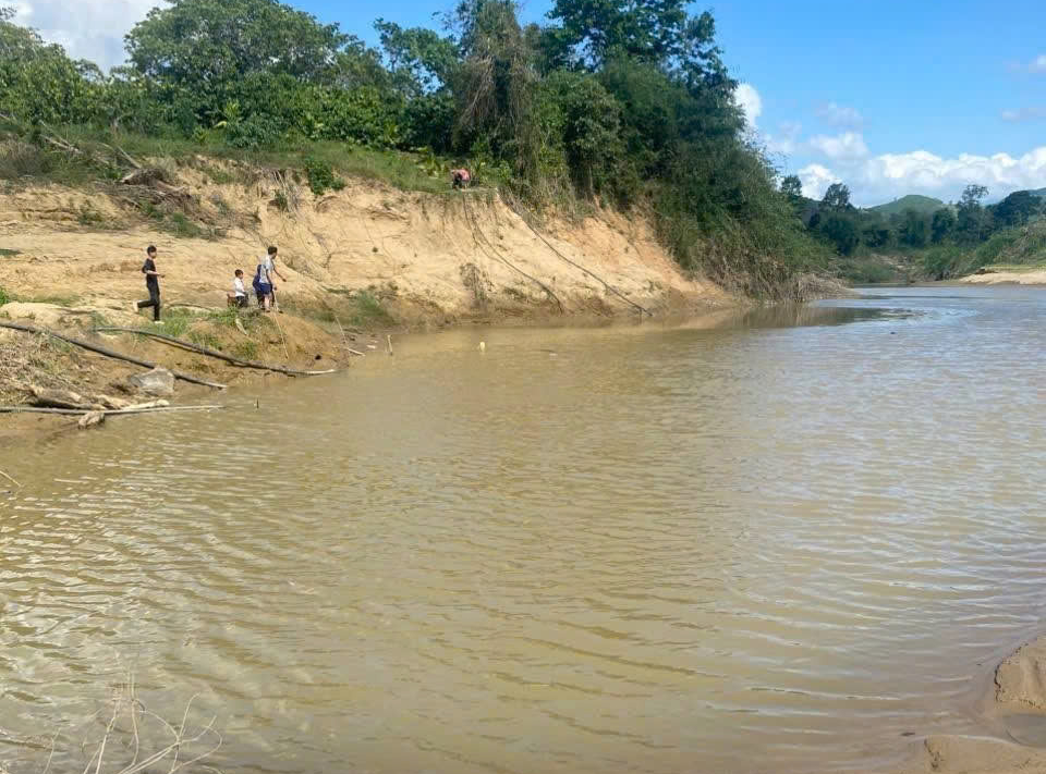 Phát hiện thi thể một học sinh lớp 3 ở Đắk Lắk tử vong dưới sông