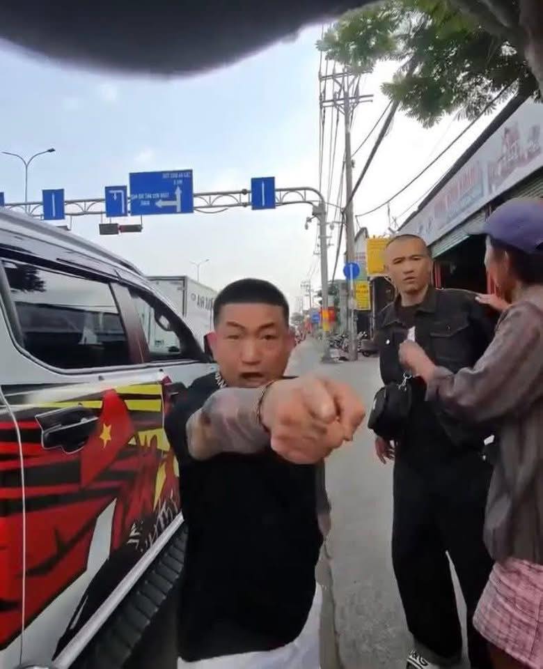 [VIDEO] NGẠI HẾT CẢ ANH EM BÁN TẢI