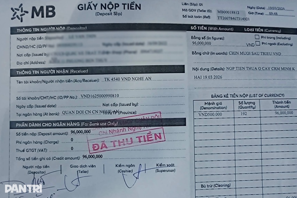 Vào giao dịch, người đàn ông phát hiện xấp tiền 500.000 đồng trong cây ATM - 2 Vào giao dịch, người đàn ông phát hiện xấp tiền 500.000 đồng trong cây ATM - 2