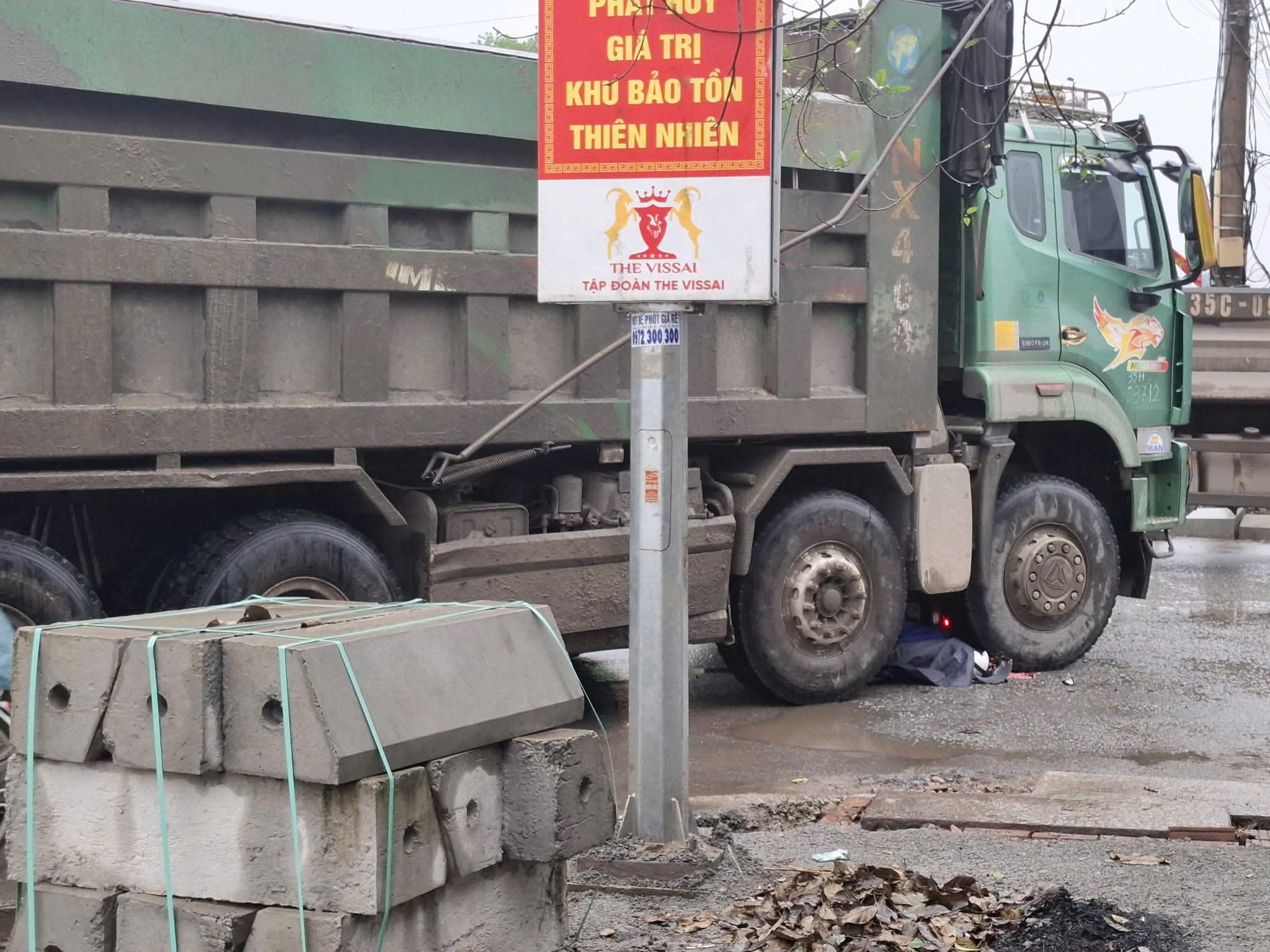 TNGT Cổng xi măng The Vissai