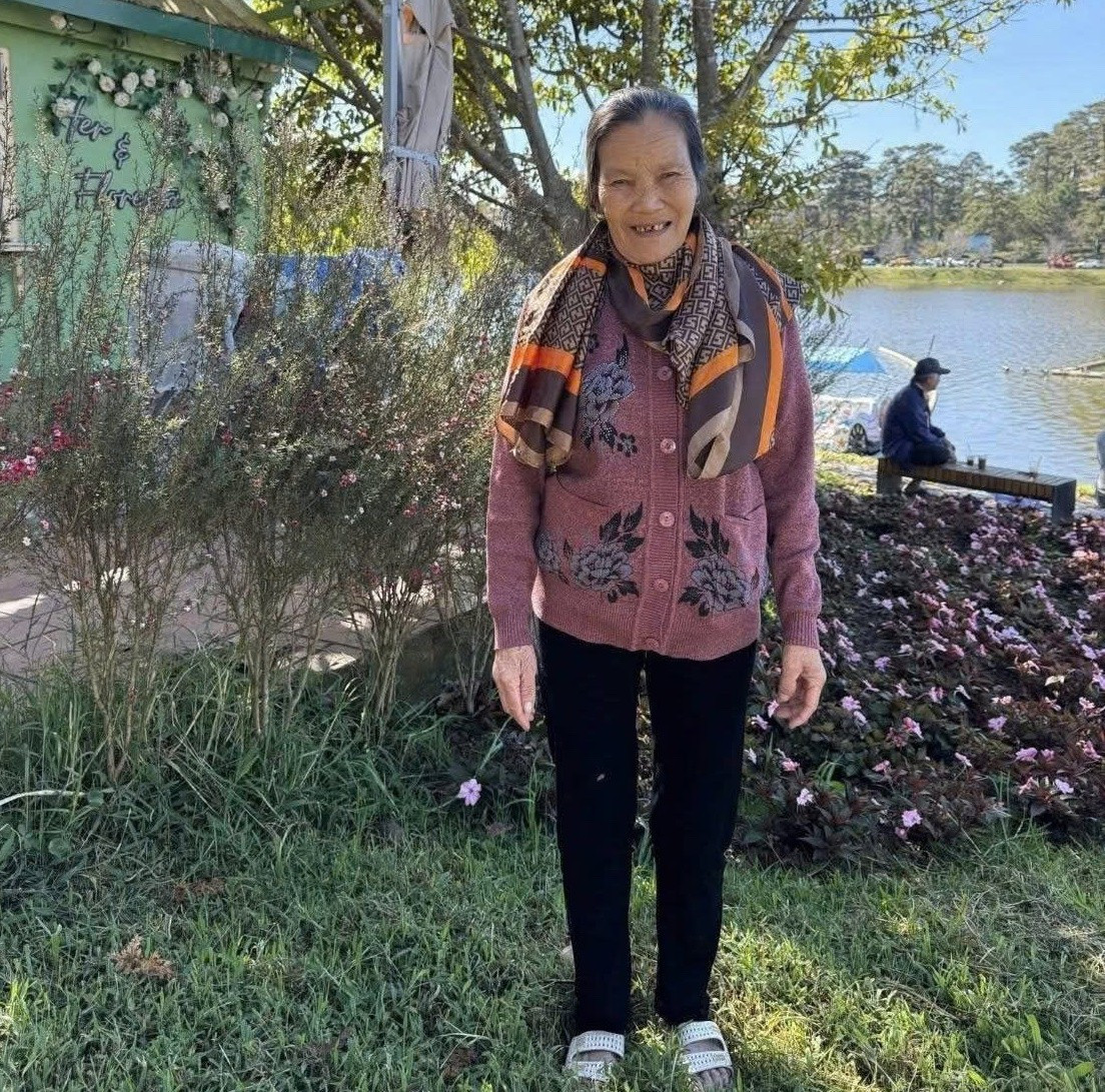 Mẹ mất tích, con trai dán thông báo lên xe máy rong ruổi tìm kiếm