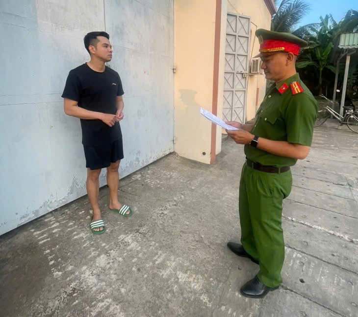 HANH NIÊN ĐÂM CHẾT NGƯỜI RỒI ĐẾN BỆNH VIỆN TÂM THẦN LÀM THỦ TỤC NHẬP VIỆN