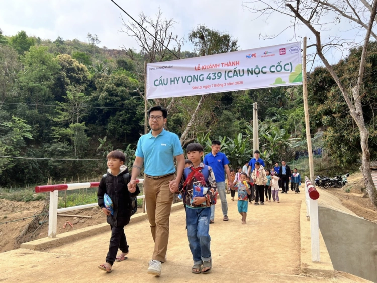 Khánh thành cầu cho hơn 1.600 dân bản vùng cao Sơn La