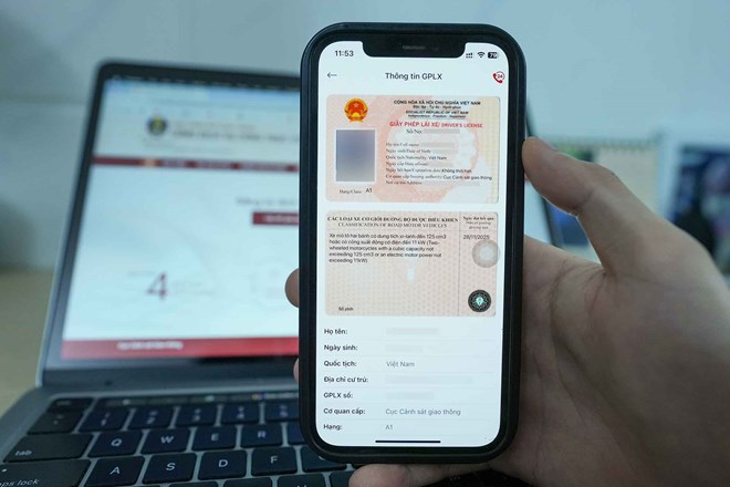 Đổi giấy phép lái xe từ tháng 3.2025, tròn 1 năm chưa nhận được bản cứng