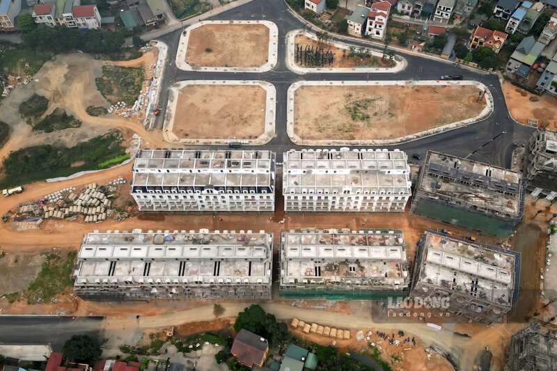 Theo ghi nhận của phóng viên Báo Lao Động những ngày cuối tháng 3.2026, dự án đã xây dựng và đang trong quá trình hoàn thiện hàng trăm ngôi nhà.