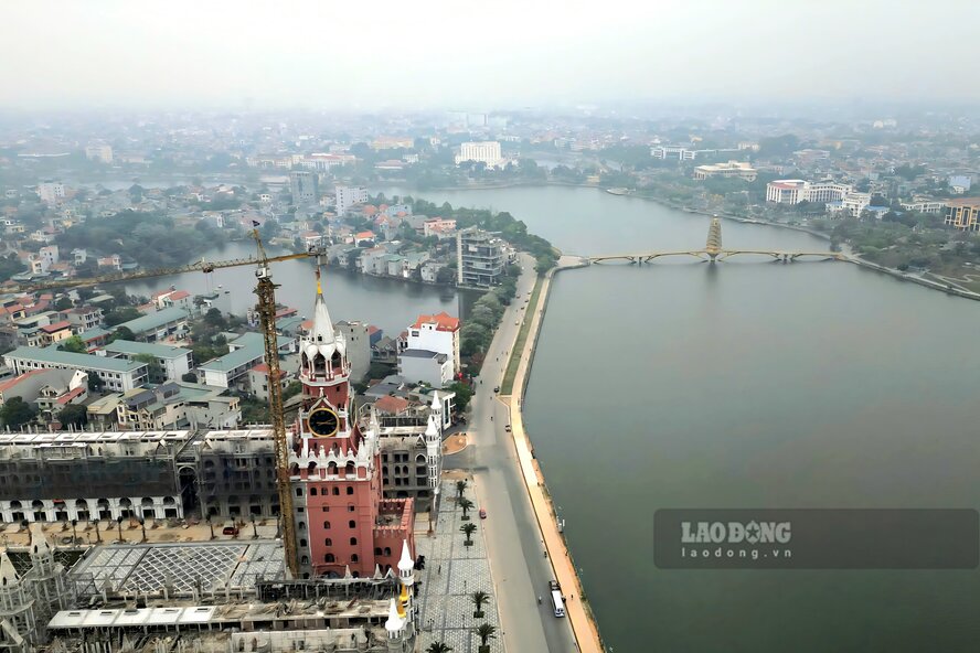 Vừa qua, UBND tỉnh Phú Thọ ban hành Quyết định số 748/QĐ-UBND, chấp thuận điều chỉnh tiến độ dự án tăng thêm 2 năm: Từ quý III.2021 đến hết quý IV.2027 (trước đó từ quý III.2022 đến hết quý IV.2025).