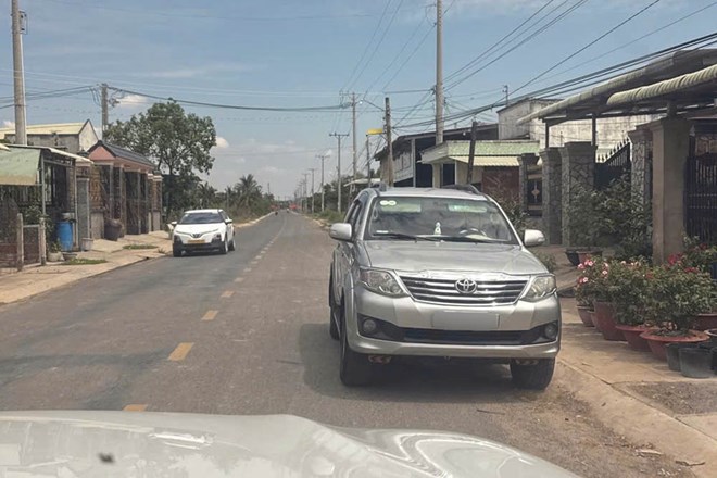 Tây Ninh xử phạt ôtô dừng xe sai quy định qua phản ánh trên VNeTraffic