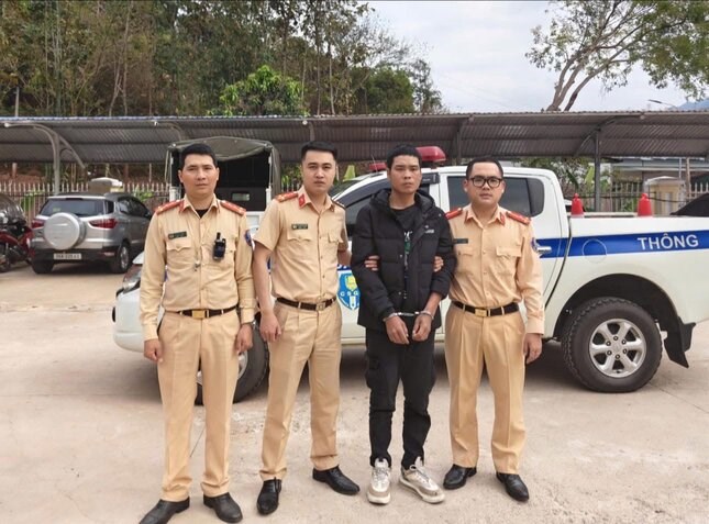 CSGT Sơn La bắt giữ đối tượng đang bị Công an Ninh Bình truy nã