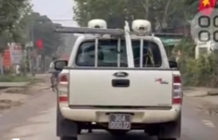 Xử phạt ôtô biển xanh 38,2 triệu đồng vì nhiều lỗi vi phạm