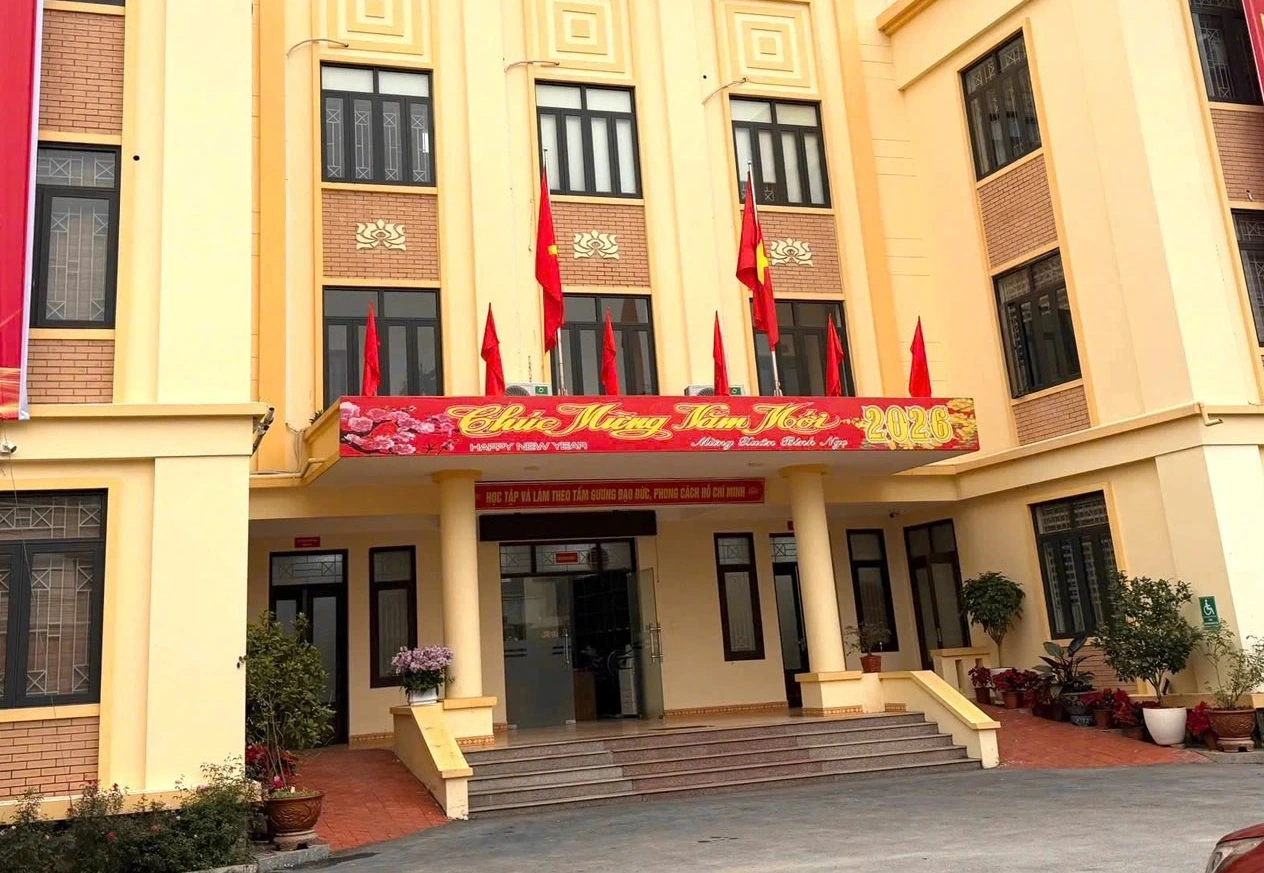 Chậm xử lý hồ sơ, 4 cán bộ phường bị tạm đình chỉ công tác