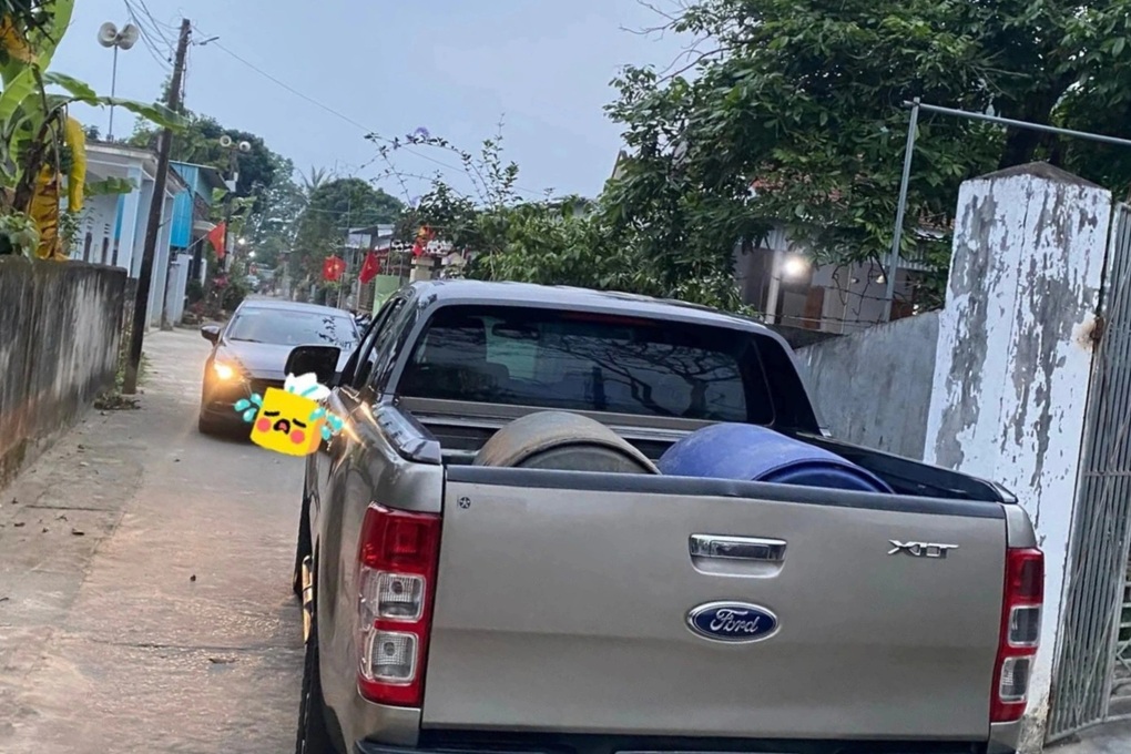 Công an xác minh clip tài xế đỗ xe chắn đường, thách thức người khác - 3