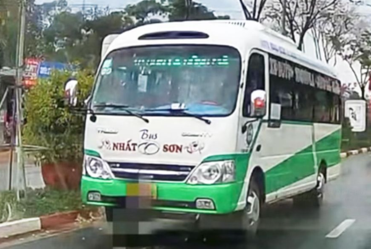 Xử phạt 19 triệu đồng đối với tài xế xe khách đi ngược chiều ở Sơn La