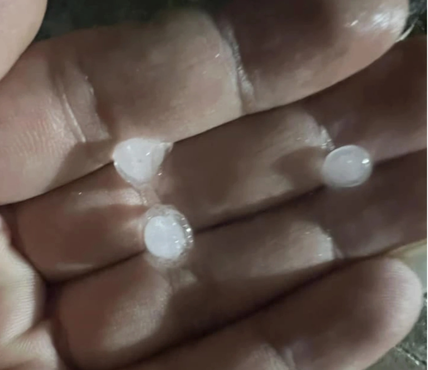 Hà Nội rạng sáng nay: Mưa đá và có cháy lớn - Ảnh 7.