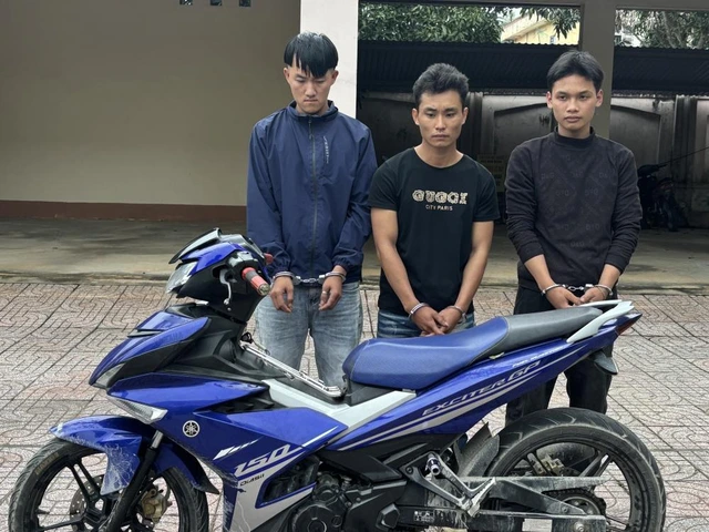 Bắt 3 đối tượng giật iPhone của cặp đôi trong đêm 8/3