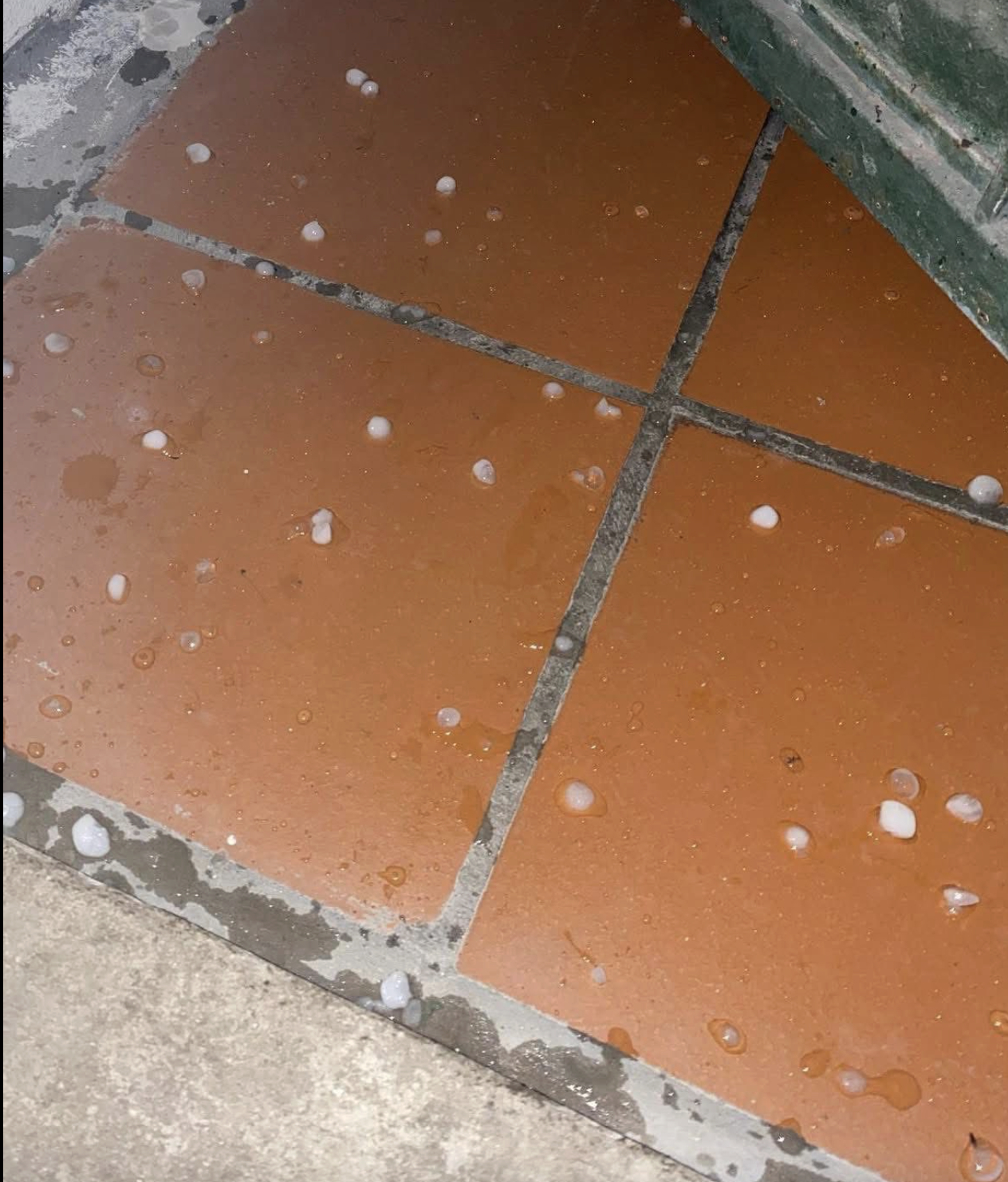 Hà Nội rạng sáng nay: Mưa đá và có cháy lớn - Ảnh 6.