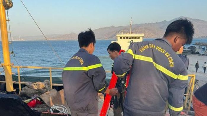 Ba người tử vong dưới hầm tàu hàng neo tại cảng Cà Ná