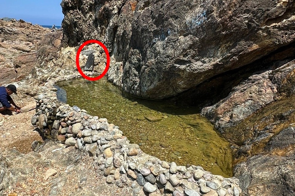 Xác minh vụ nữ ca sĩ diện bikini ngâm mình tại Giếng Tiên - 3