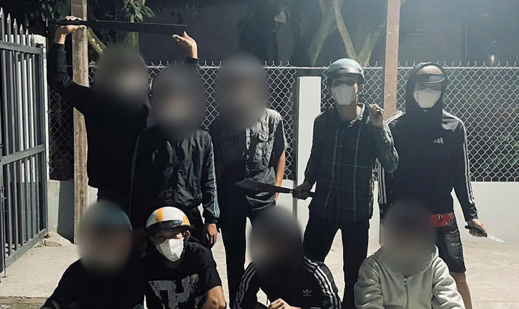 Điều tra về hành vi gây rối trật tự công cộng và cố ý gây thương tích