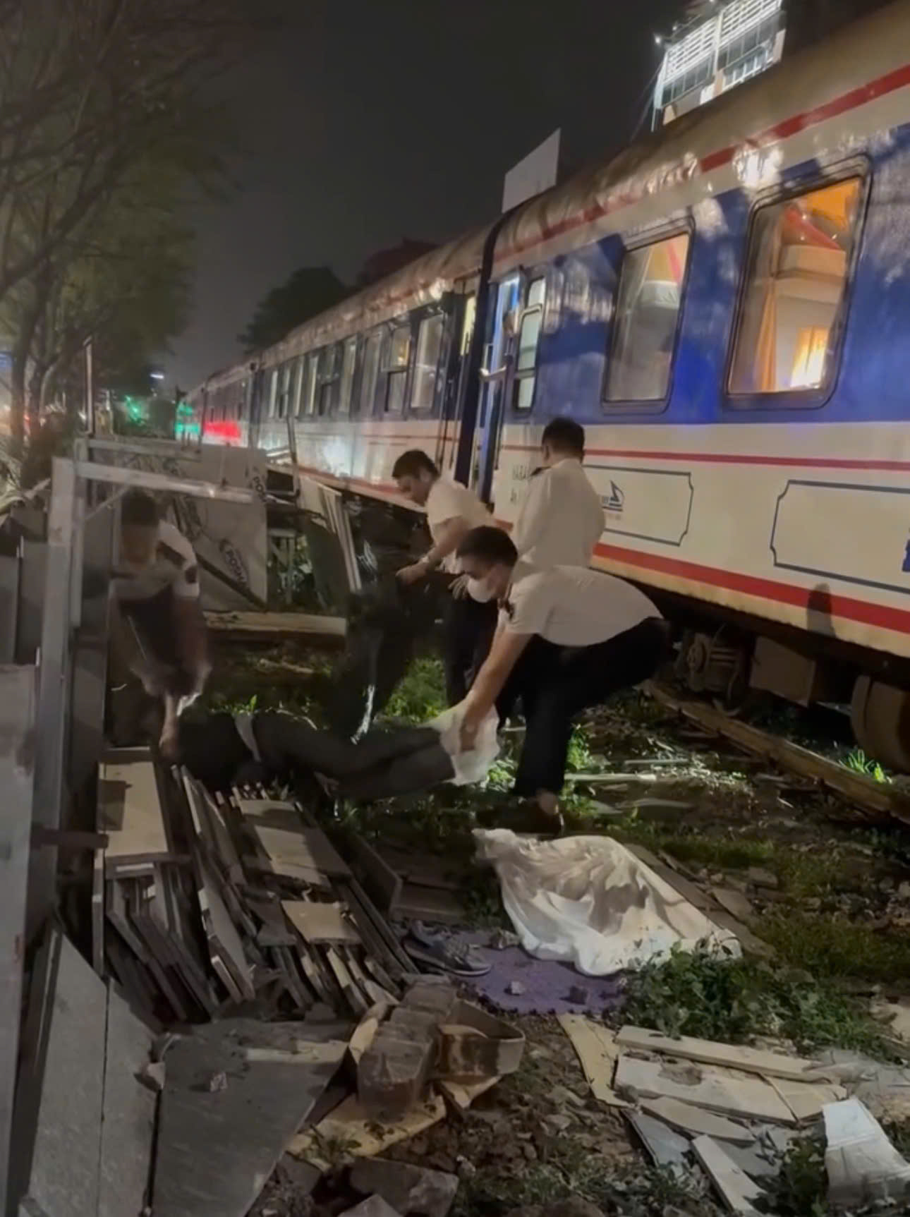 ]VIDEO] Va chạm với Tàu tại Ngọc Hồi ngay lúc này