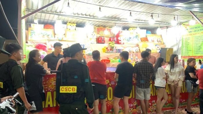 Phá đường dây lừa đảo bốc thăm trúng thưởng tại hội chợ Hương Trầm