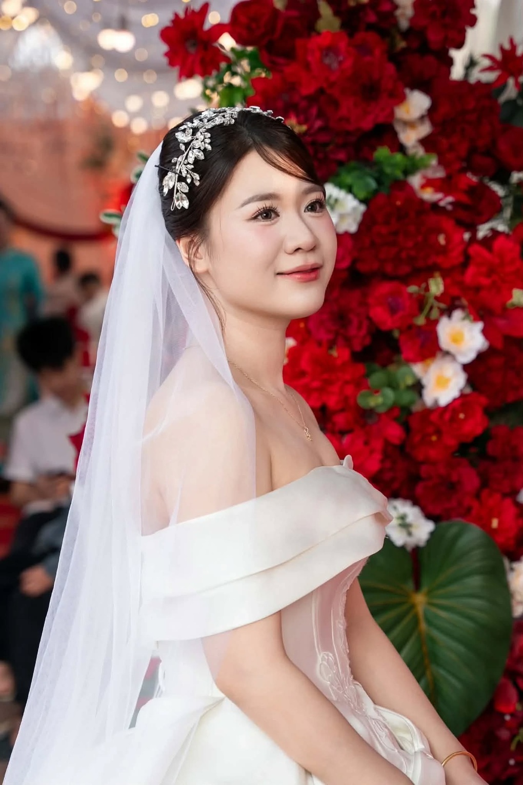 Đằng sau khoảnh khắc cô dâu Hưng Yên xinh đẹp khóc, mẹ cười rạng rỡ gây sốt - 2