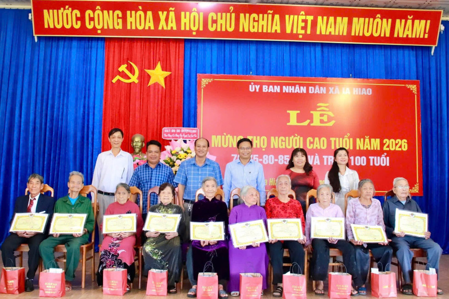 Xã Ia Hiao tổ chức mừng thọ 127 người cao tuổi