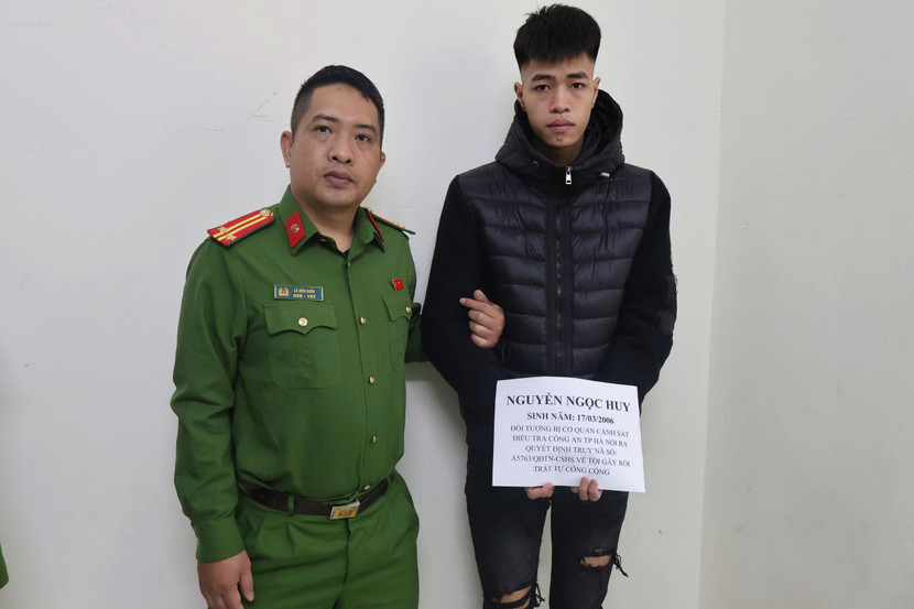 Đối tượng trốn truy nã sau vụ “hỗn chiến” ra đầu thú