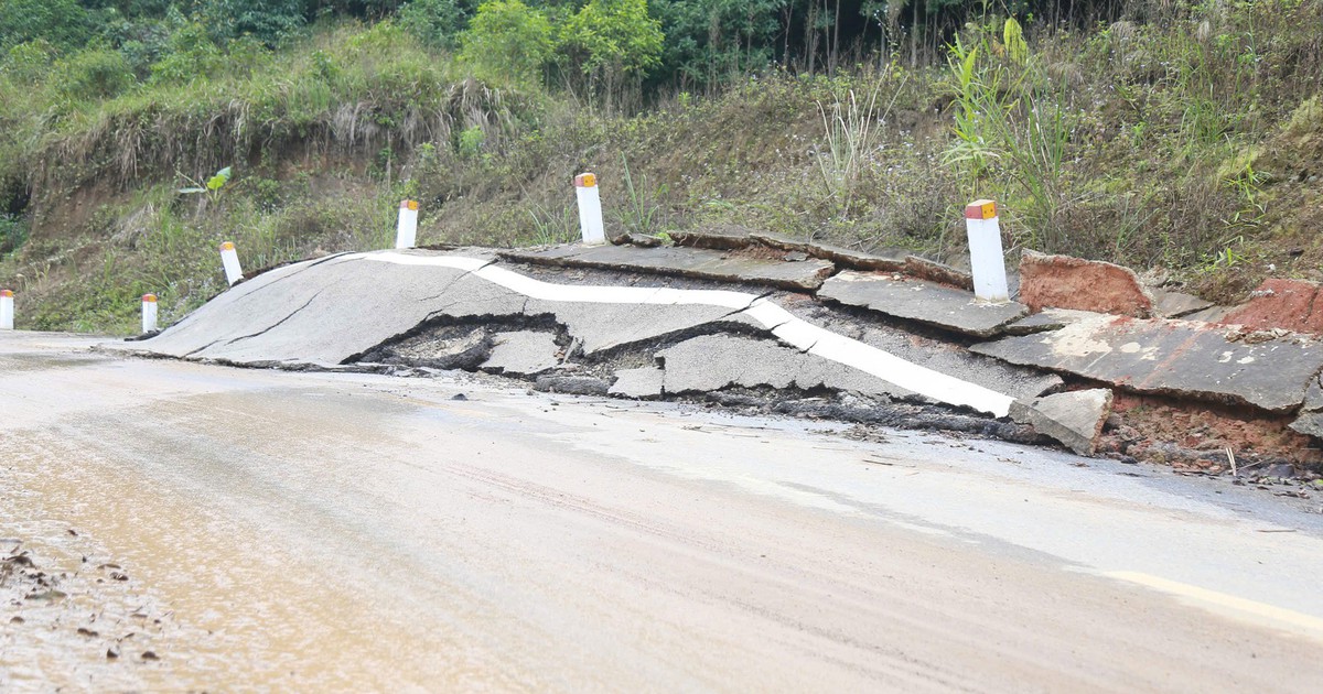 Thái Nguyên: Cận cảnh đường kết nối các xã ở khu du lịch hồ Ba Bể xuất hiện loạt điểm nứt, lún và sạt