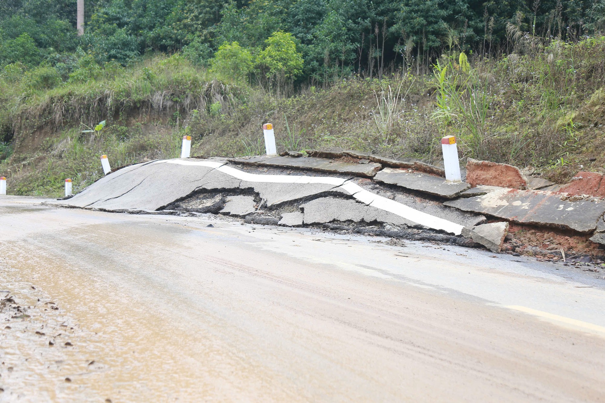 Thái Nguyên: Tình trạng xuống cấp đường kết nối Ba Bể – đồng Phúc 2026 - Ảnh 9. Thái Nguyên: Tình trạng xuống cấp đường kết nối Ba Bể – đồng Phúc 2026 - Ảnh 9.