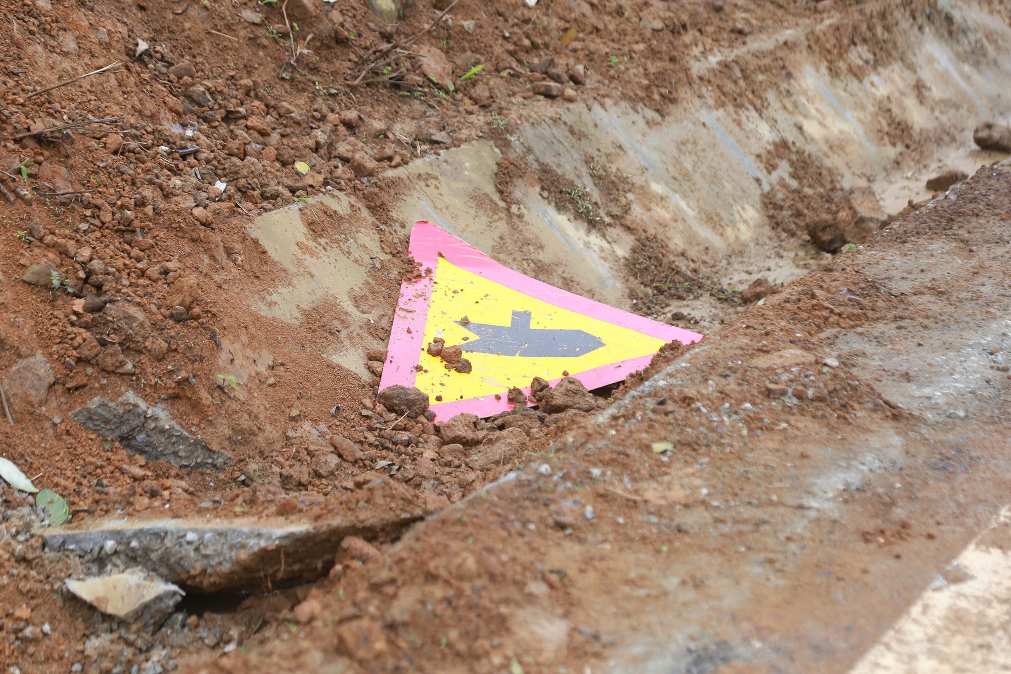 Thái Nguyên: Tình trạng xuống cấp đường kết nối Ba Bể – đồng Phúc 2026 - Ảnh 11. Thái Nguyên: Tình trạng xuống cấp đường kết nối Ba Bể – đồng Phúc 2026 - Ảnh 11.