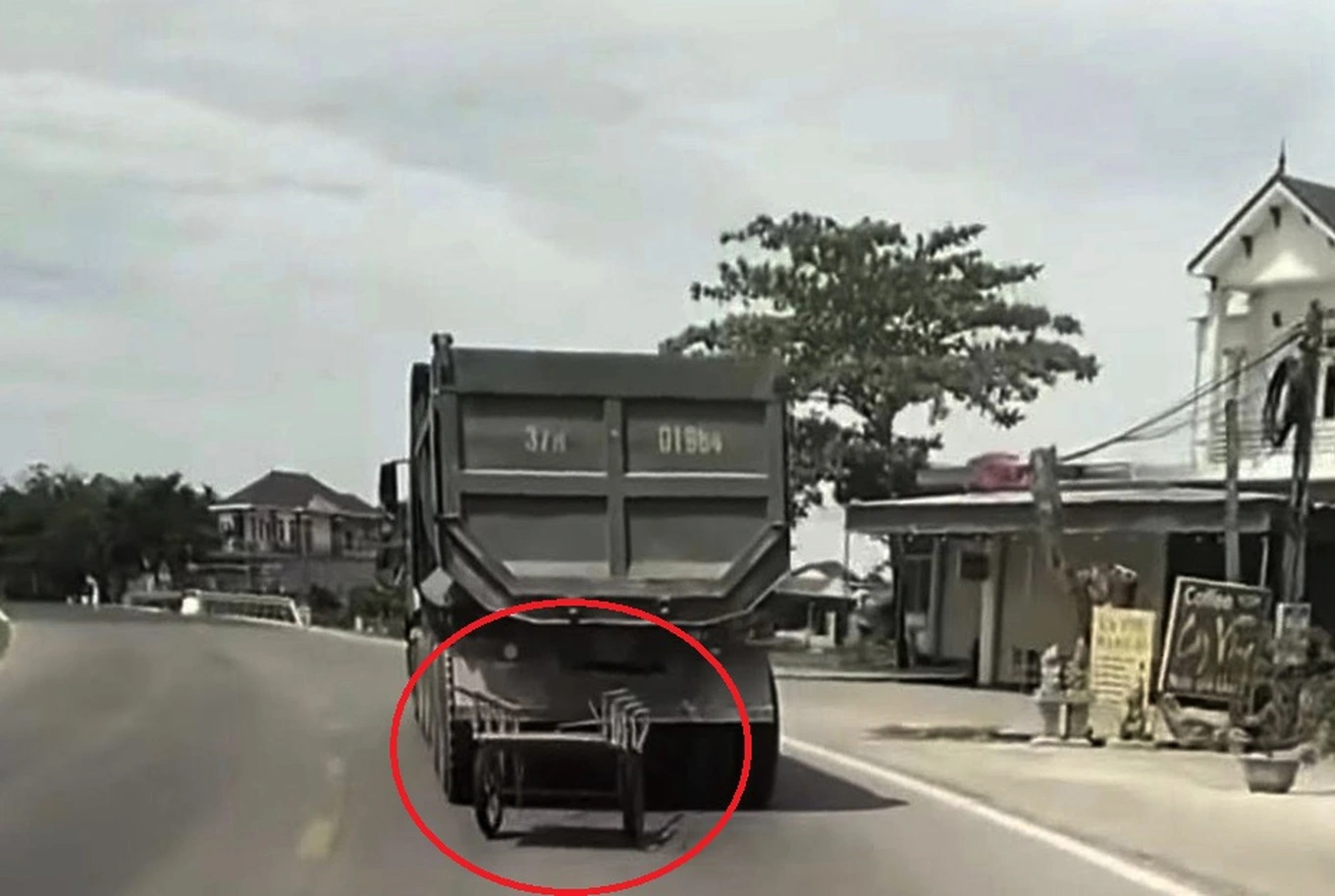 Tài xế xe đầu kéo bị xử phạt vì hành vi từ nửa năm trước