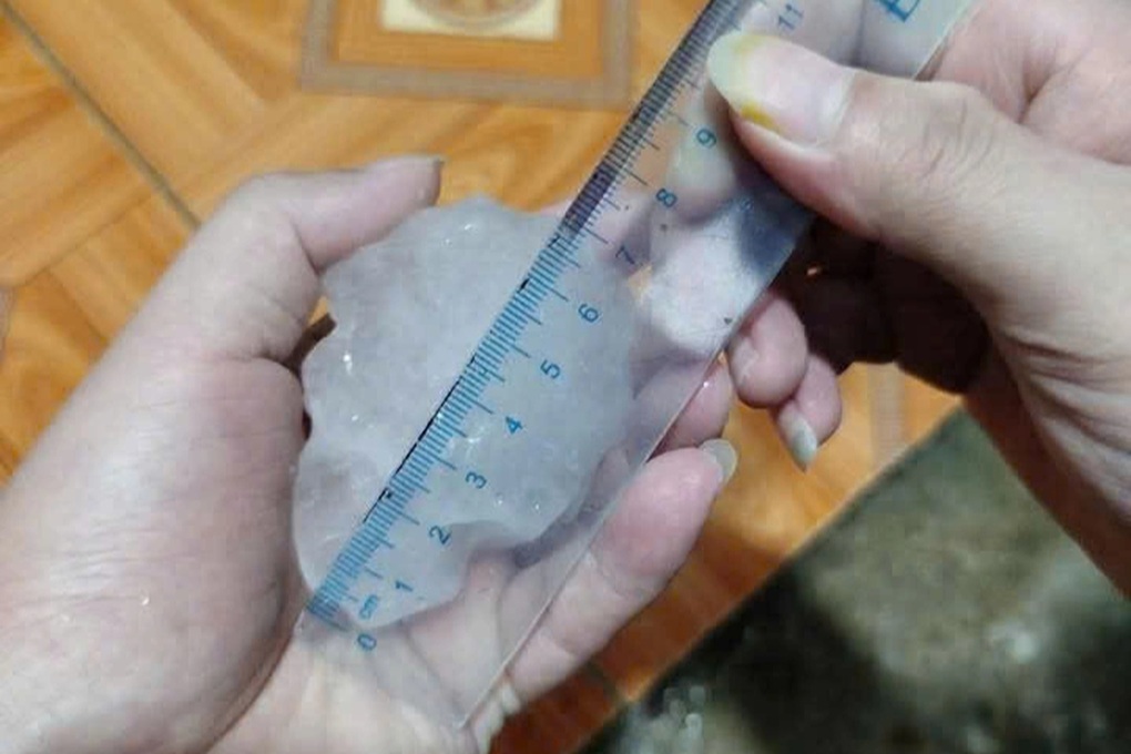 7 nhà sập hoàn toàn, gần 4.200 nhà bị tốc mái do dông lốc, mưa đá - 3 7 nhà sập hoàn toàn, gần 4.200 nhà bị tốc mái do dông lốc, mưa đá - 3