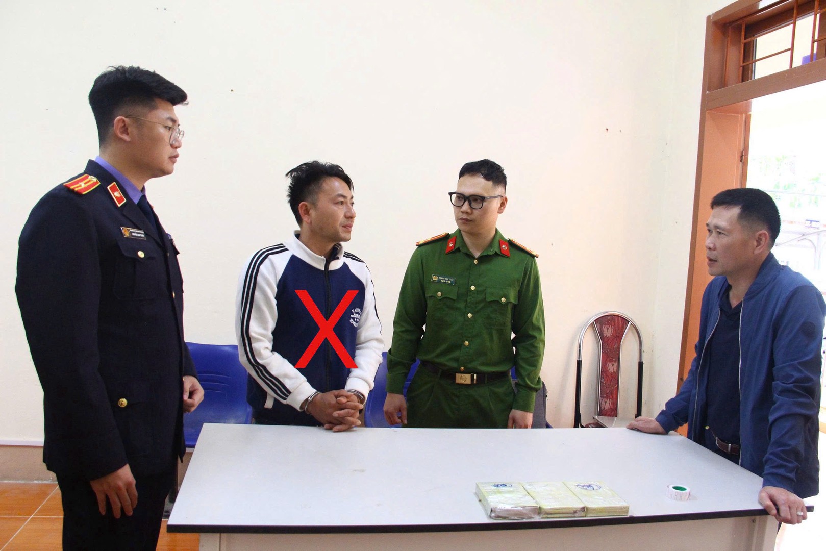 Sơn La: Bắt quả tang đối tượng vận chuyển trái phép 03 bánh heroin