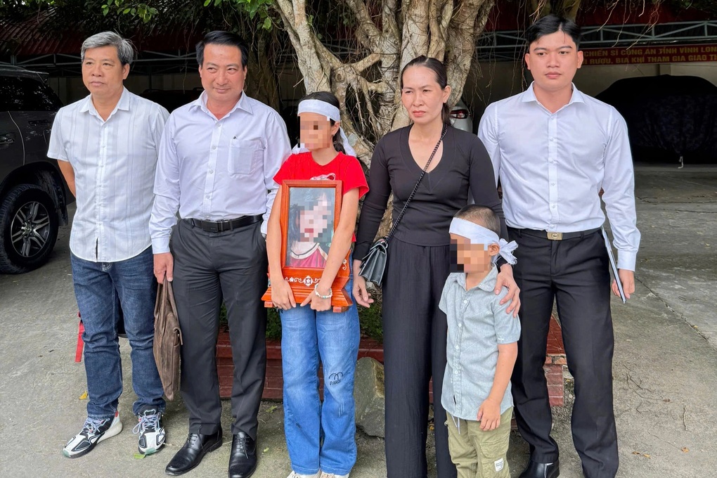 Tước danh hiệu CAND của 2 cựu cán bộ liên quan vụ tai nạn ở Vĩnh Long - 1