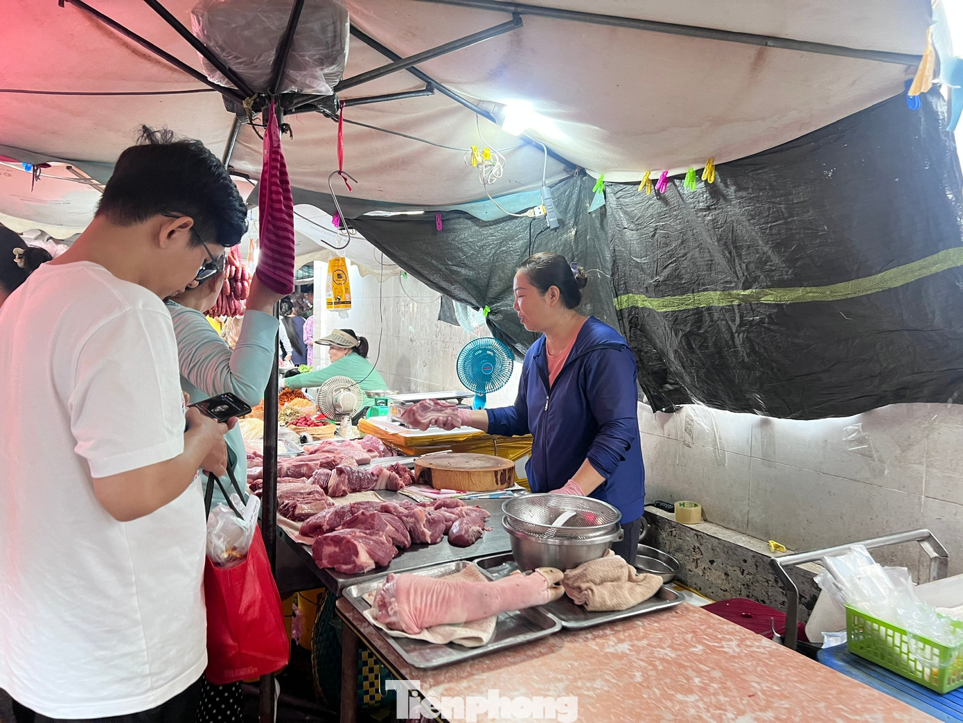 Nhiều mặt hàng, dịch vụ dậy sóng theo giá xăng dầu