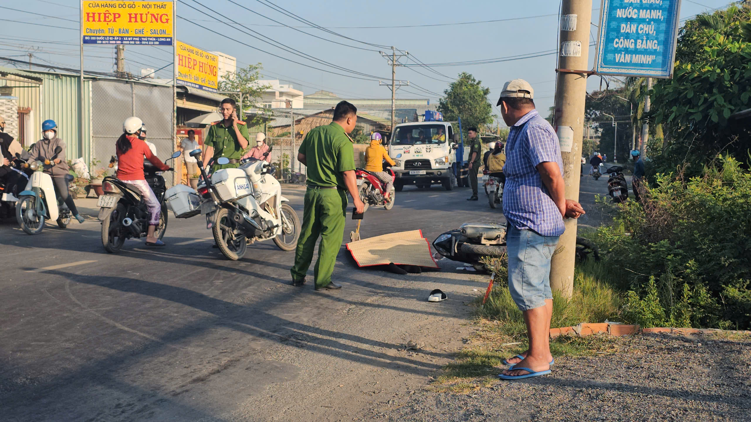 Va chạm giao thông nghiêm trọng ở Tây Ninh khiến một người tử vong - Ảnh 1. Va chạm giao thông nghiêm trọng ở Tây Ninh khiến một người tử vong - Ảnh 1.