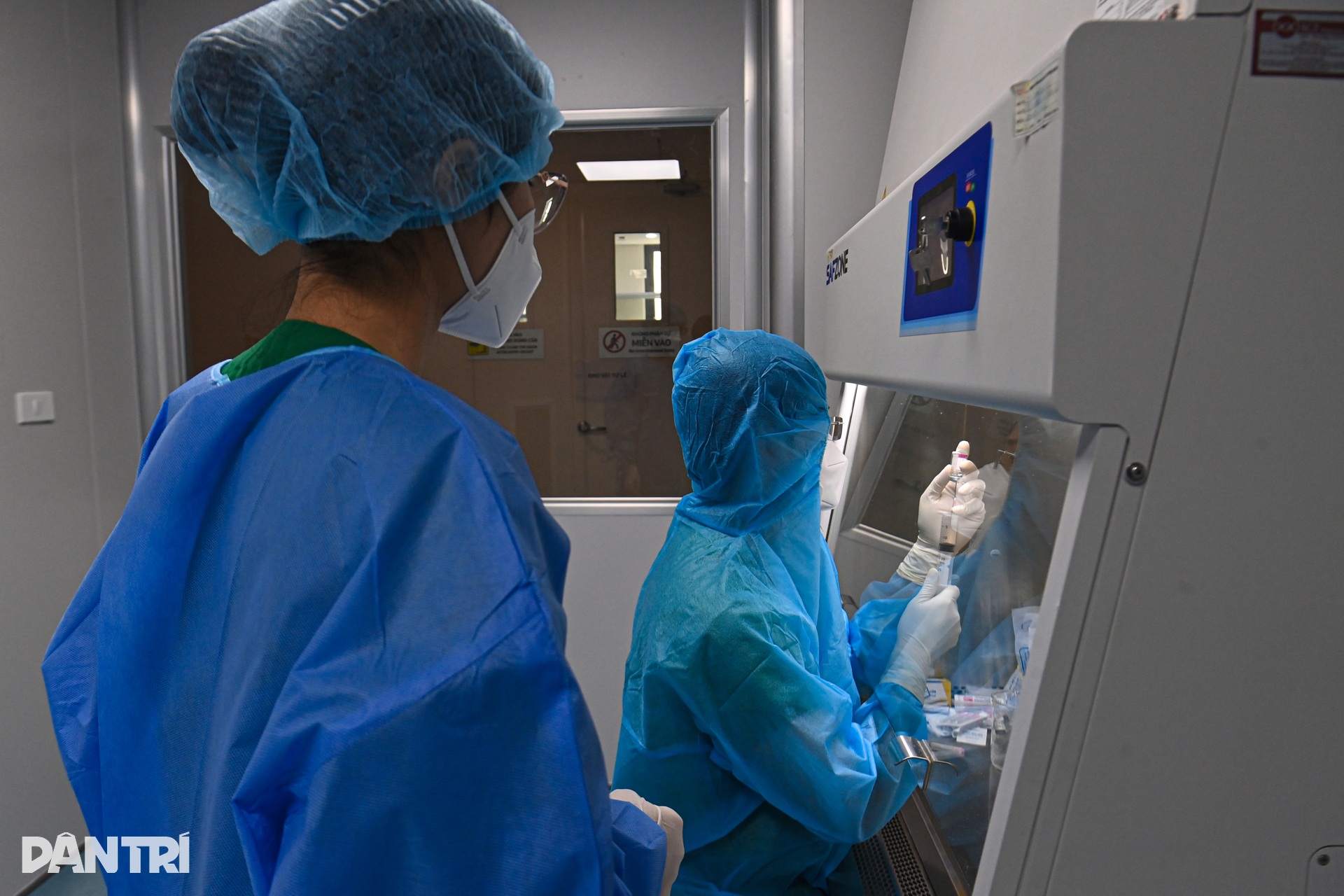 Cận cảnh điều trị thuốc ung thư Nga tại Việt Nam, mỗi lọ gần 20 triệu đồng - 10 Cận cảnh điều trị thuốc ung thư Nga tại Việt Nam, mỗi lọ gần 20 triệu đồng - 10