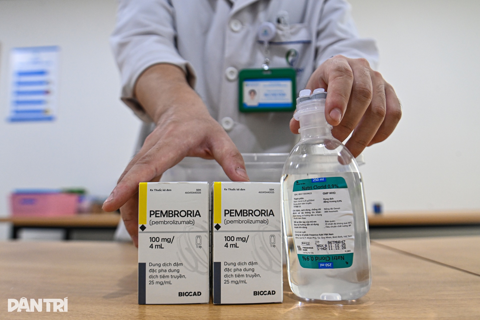 Cận cảnh điều trị thuốc ung thư Nga tại Việt Nam, mỗi lọ gần 20 triệu đồng - 4 Cận cảnh điều trị thuốc ung thư Nga tại Việt Nam, mỗi lọ gần 20 triệu đồng - 4