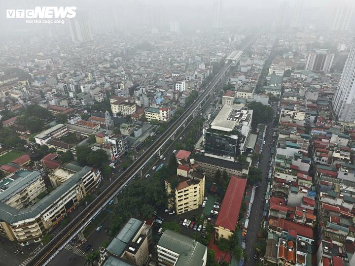 Vì sao sáng nay Hà Nội mưa dông, sấm sét liên hồi?