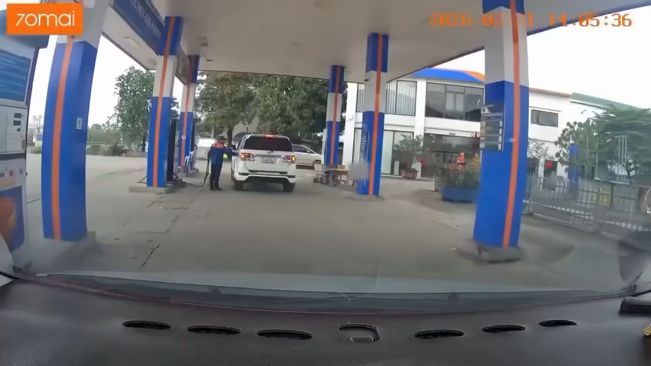 Hình ảnh ghi lại tại Hưng Yên đang khiến nhiều người bức xúc.